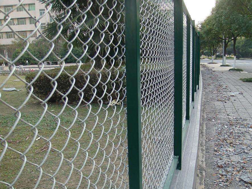 米乐玩球:球场围栏网球场围栏防护网